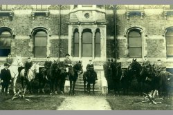 [432] U 22 Riding Club in front of School