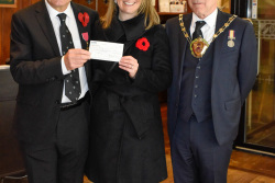 Andrew-presents-cheque-to-Danielle